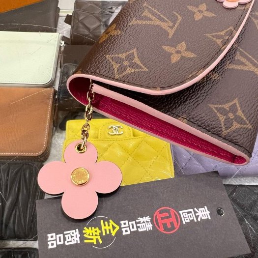 東區正精品㊣LV M64202 EMILIE 全新未使用原花粉色內裡金釦花朵小花微笑零錢袋皮夾長夾 RZ6342-6