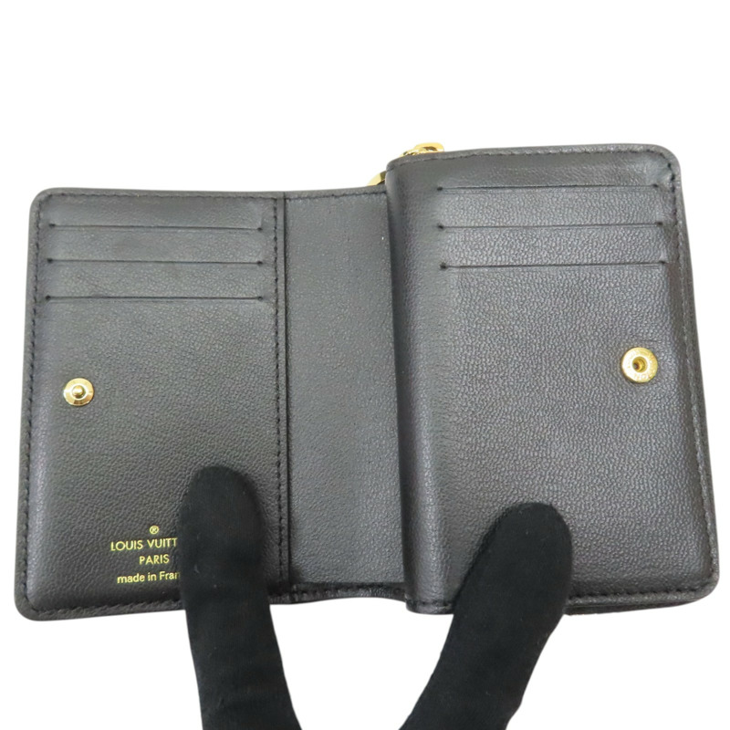 黑色 原花 壓紋 羊皮 Lou Coussin 短夾【LOUIS VUITTON LV 路易威登】 M81599-4