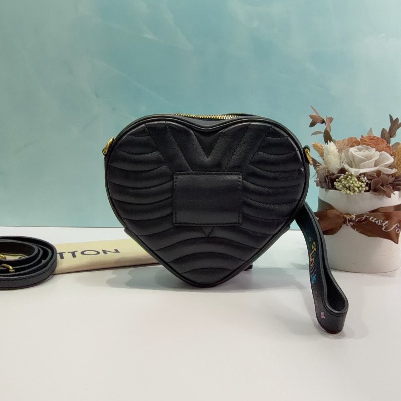 LV New Wave Heart愛心肩背包-1