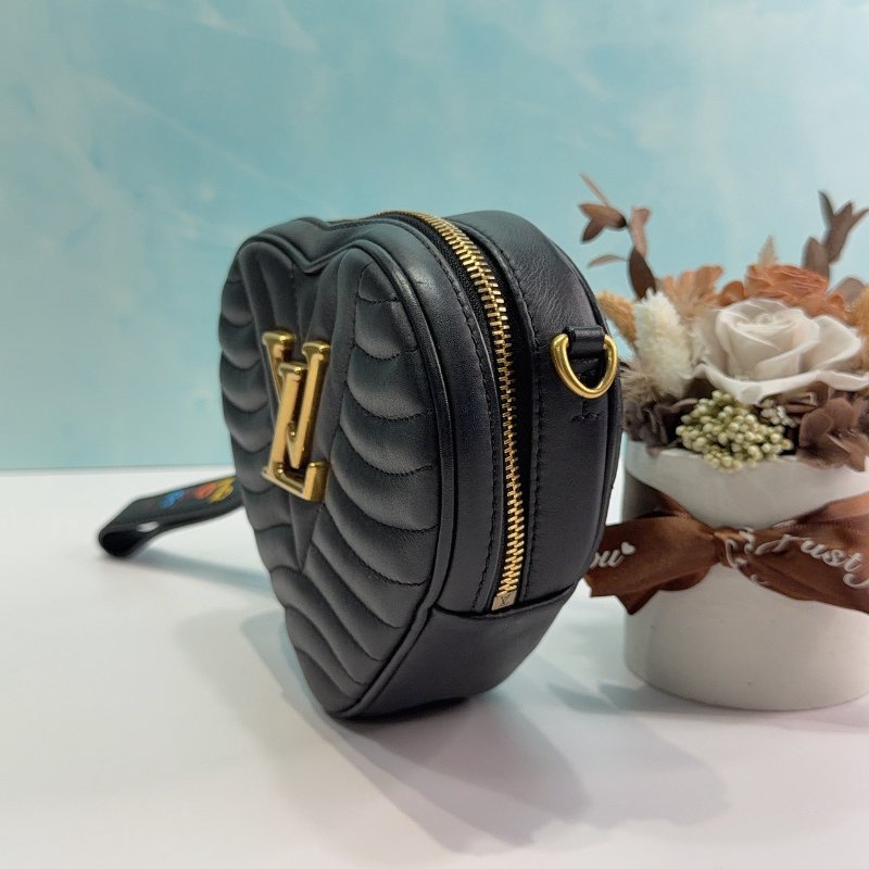 LV New Wave Heart愛心肩背包-2