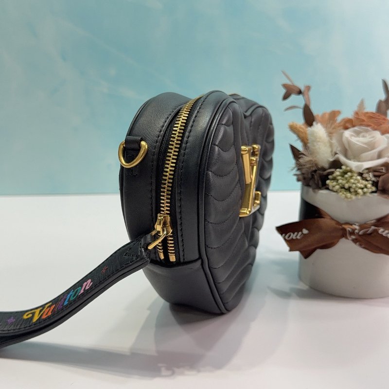 LV New Wave Heart愛心肩背包-3