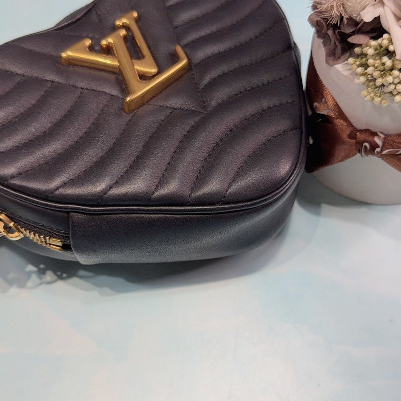 LV New Wave Heart愛心肩背包-6
