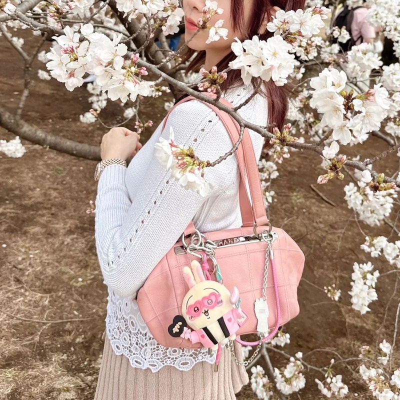 香奈兒包 櫻花粉 保齡球包 腋下包 托特包 側背包 魚子醬 荔枝皮 手提包 魚子醬牛皮  櫻花色 復古包 皮革包 包包 皮革包  魚子醬牛皮 方形菱格  機車包 二手包 中古包 二手 Vintage chanel sakura Pink Caviar Square Quilt LAX Bowler Bag Dimemsions 20x17x13cm-1