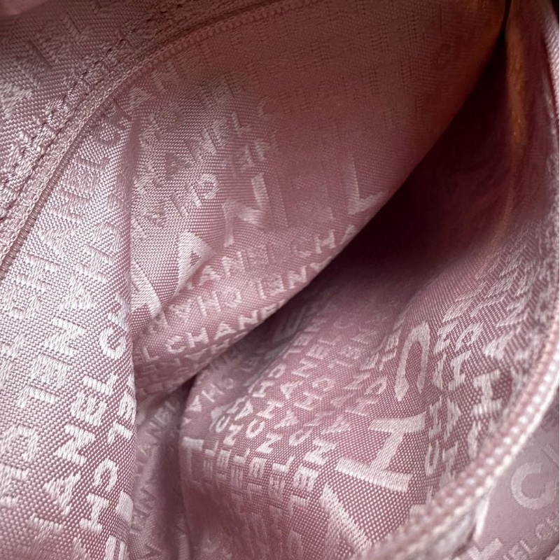 香奈兒包 櫻花粉 保齡球包 腋下包 托特包 側背包 魚子醬 荔枝皮 手提包 魚子醬牛皮  櫻花色 復古包 皮革包 包包 皮革包  魚子醬牛皮 方形菱格  機車包 二手包 中古包 二手 Vintage chanel sakura Pink Caviar Square Quilt LAX Bowler Bag Dimemsions 20x17x13cm-19