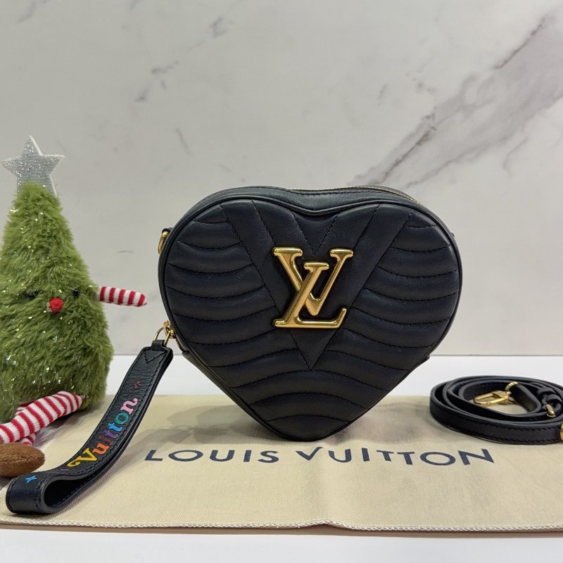 LV New Wave Heart黑色愛心肩背包-0