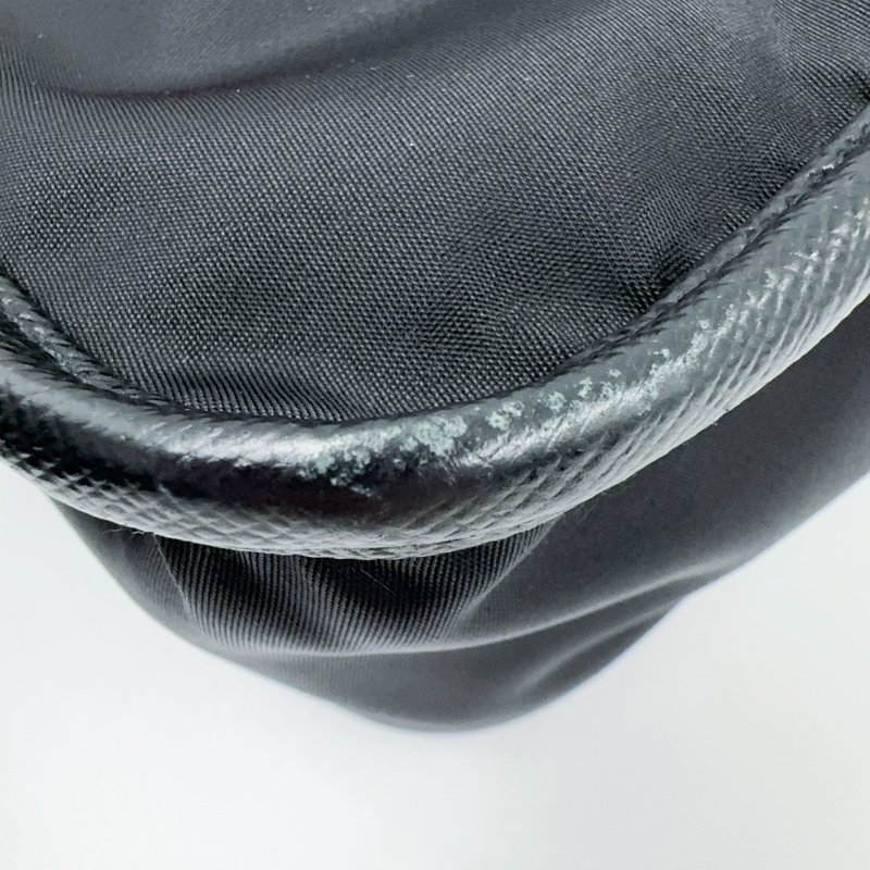 PRADA黑色尼龍銀色三角LOGO直立式單蓋側背包2VD028-10