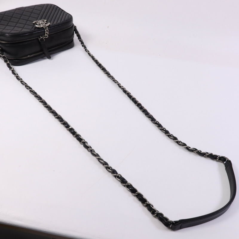 CHANEL 牛皮皮革Coco Boy Camera Bag銀扣鏈帶肩背袋-9