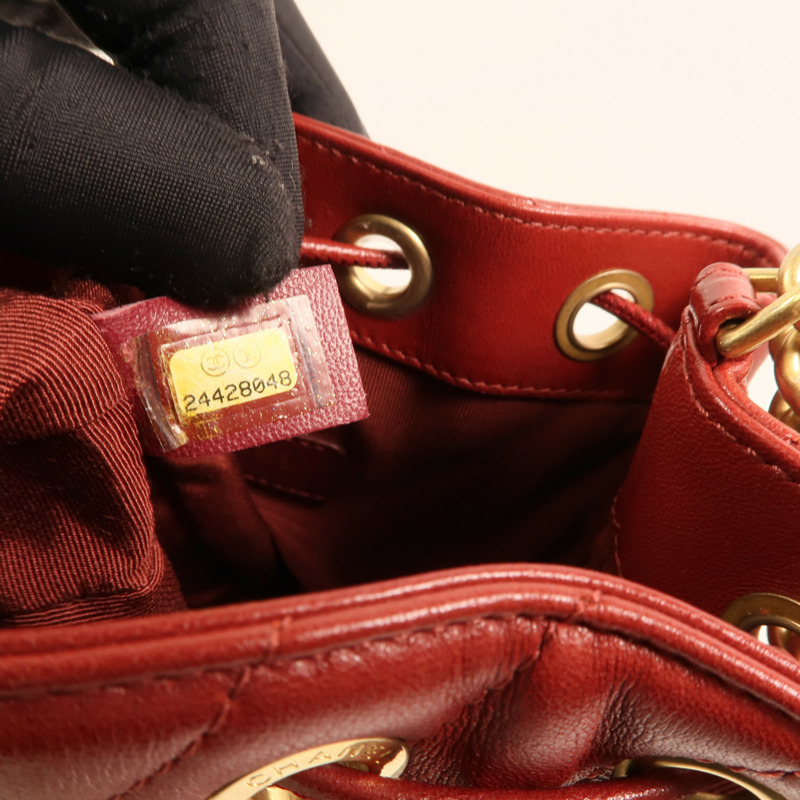 CHANEL 牛皮皮革Cherron Bucket Bag金扣鏈帶肩背袋-6