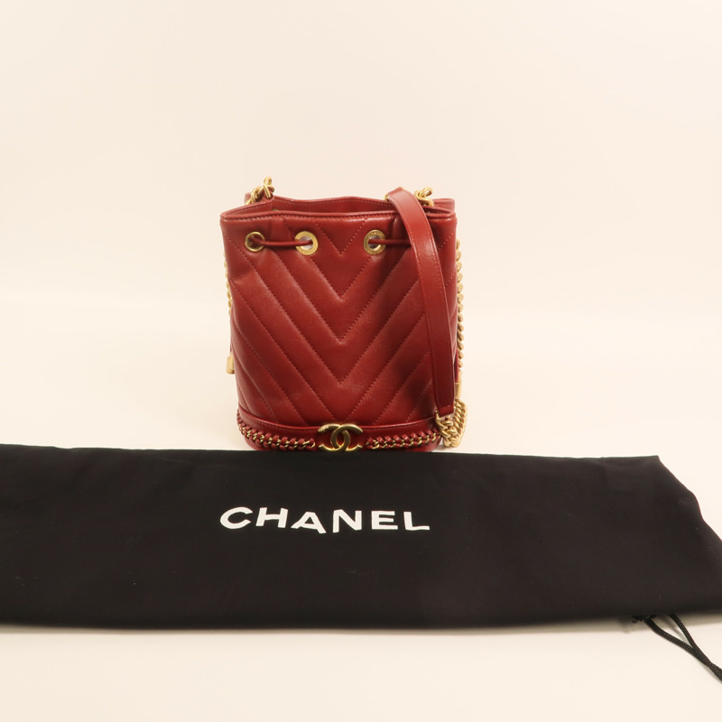 CHANEL 牛皮皮革Cherron Bucket Bag金扣鏈帶肩背袋-9