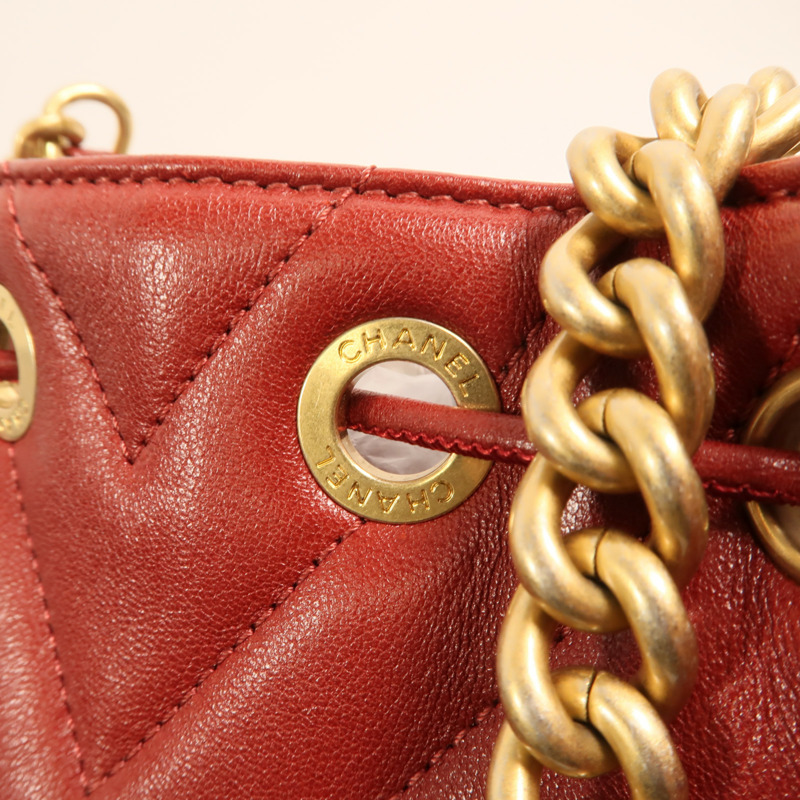 CHANEL 牛皮皮革Cherron Bucket Bag金扣鏈帶肩背袋-10
