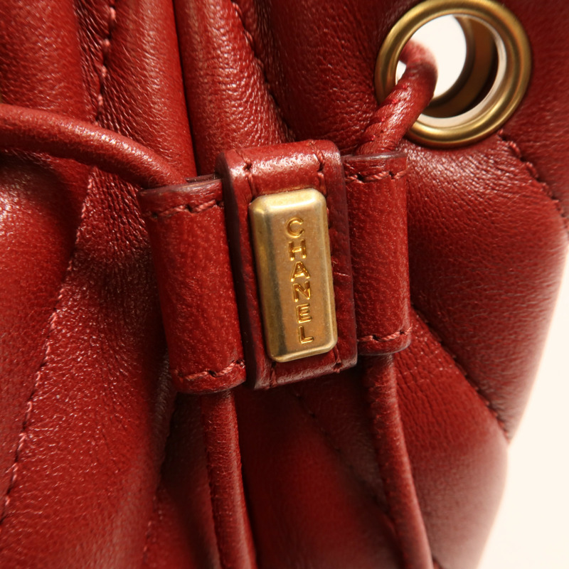 CHANEL 牛皮皮革Cherron Bucket Bag金扣鏈帶肩背袋-11
