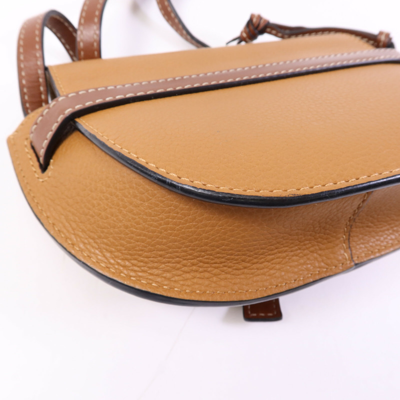 LOEWE 牛皮皮革Mini Gate金扣肩背袋-13