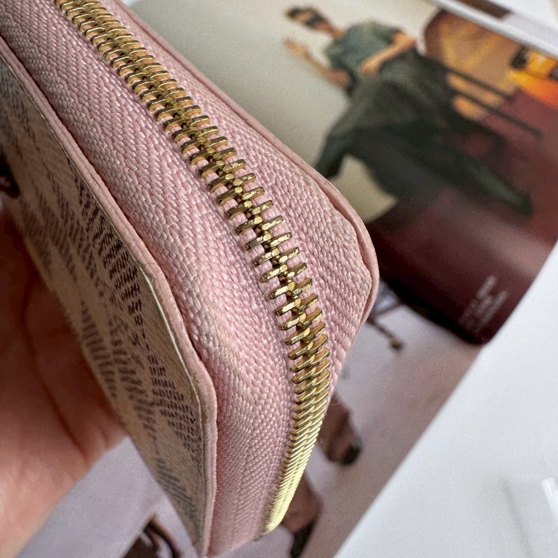 💥超稀有款 LV 可愛白色棋盤格拉鍊短夾-4