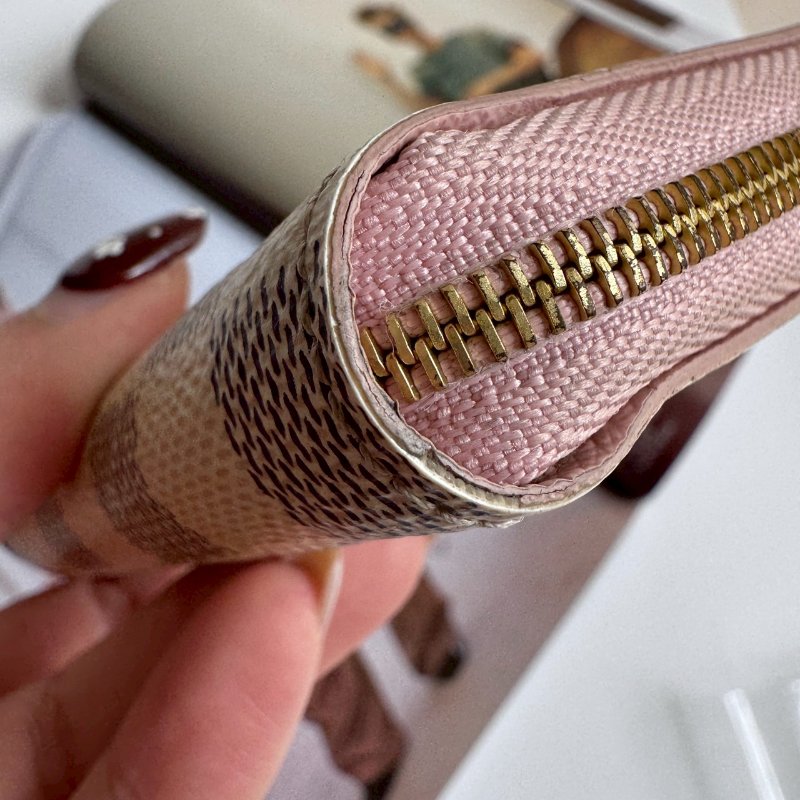 💥超稀有款 LV 可愛白色棋盤格拉鍊短夾-6