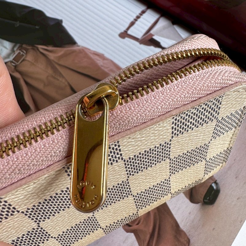 💥超稀有款 LV 可愛白色棋盤格拉鍊短夾-8