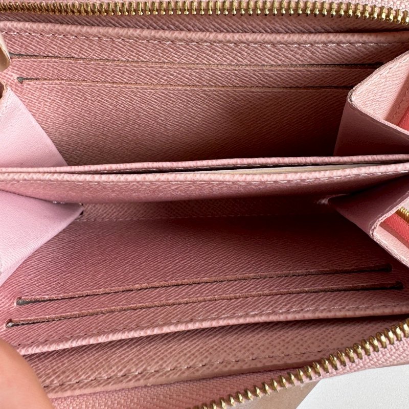 💥超稀有款 LV 可愛白色棋盤格拉鍊短夾-9