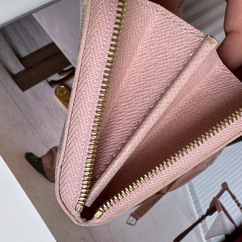 💥超稀有款 LV 可愛白色棋盤格拉鍊短夾-10