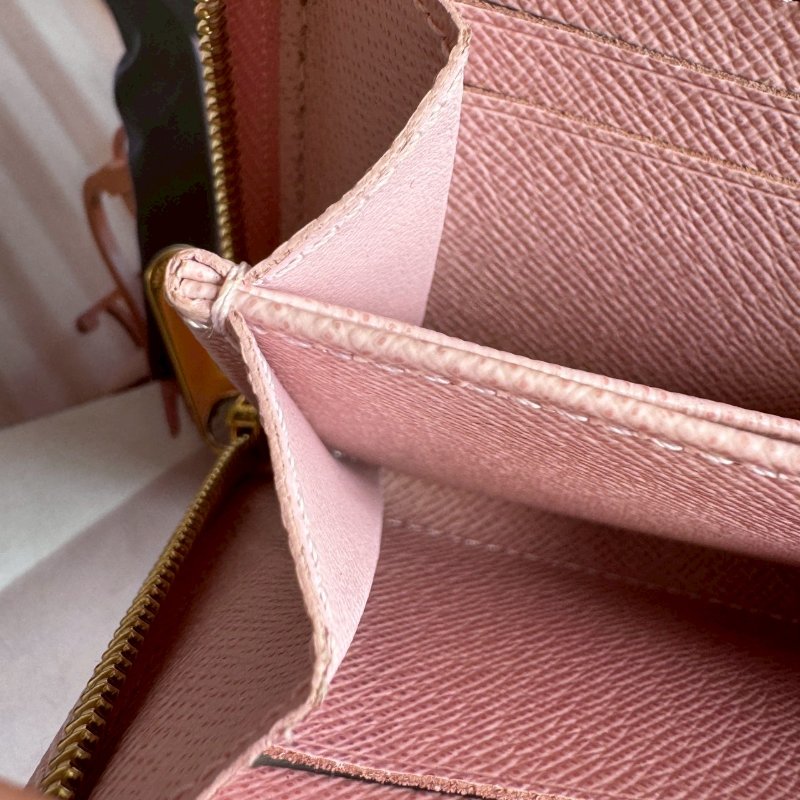 💥超稀有款 LV 可愛白色棋盤格拉鍊短夾-11