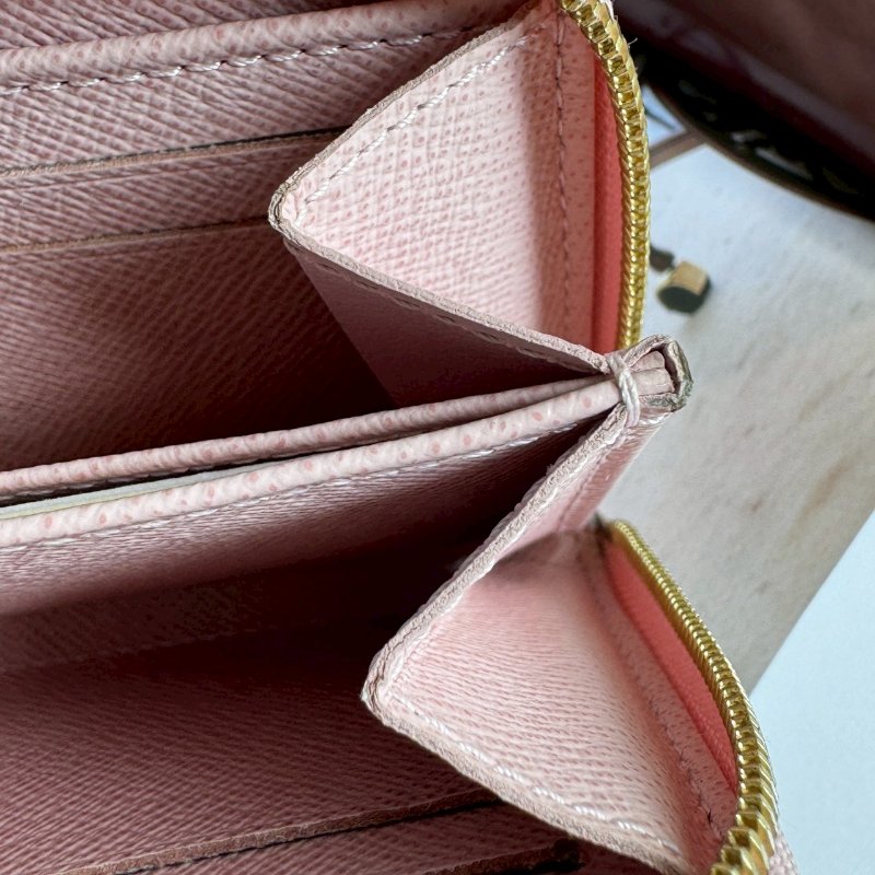 💥超稀有款 LV 可愛白色棋盤格拉鍊短夾-12