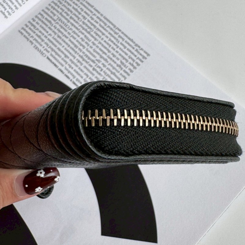 🎊誰還沒買這個🎊全新商品 Chanel 黑色金BOY拉鍊零錢包-4