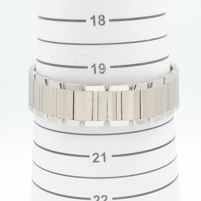 卡地亞 Tank Française LM 男士腕錶，不鏽鋼材質，銀色錶盤，型號 W51002Q3-5
