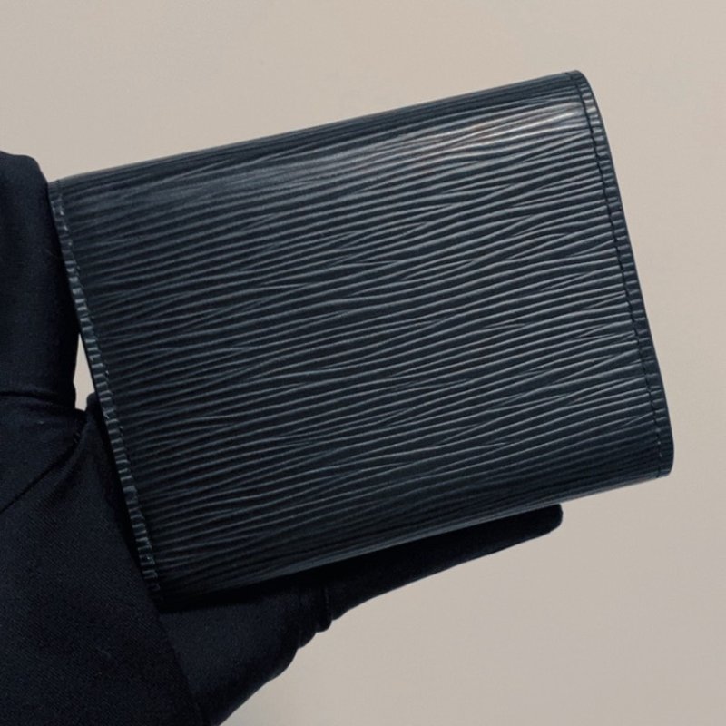LV So Black黑PEI水波紋三折Grenelle系列短夾-10