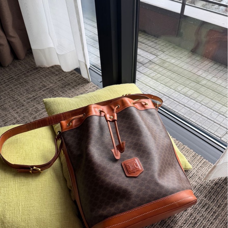 思琳 賽林 老花 水桶包 斜挎包 斜背包 側背包 中古孤品 Celine Macadam bucket bag 啡色老花 水桶袋 凱旋門-0