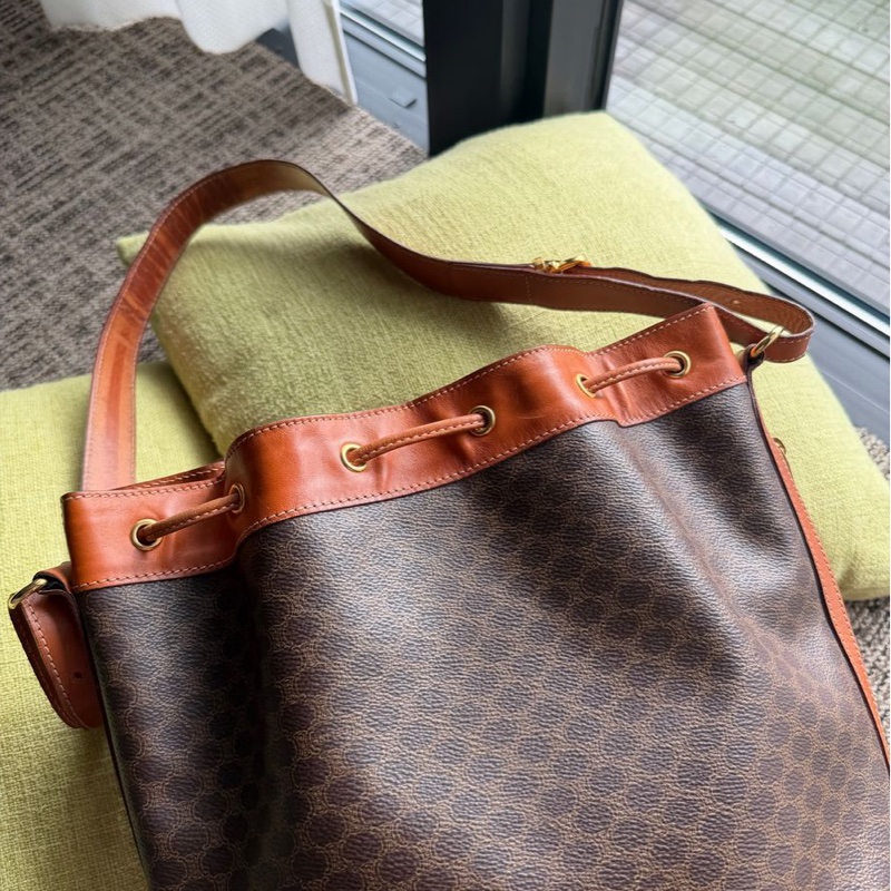 思琳 賽林 老花 水桶包 斜挎包 斜背包 側背包 中古孤品 Celine Macadam bucket bag 啡色老花 水桶袋 凱旋門-12