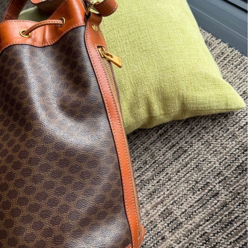 思琳 賽林 老花 水桶包 斜挎包 斜背包 側背包 中古孤品 Celine Macadam bucket bag 啡色老花 水桶袋 凱旋門-13