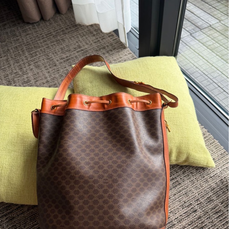 思琳 賽林 老花 水桶包 斜挎包 斜背包 側背包 中古孤品 Celine Macadam bucket bag 啡色老花 水桶袋 凱旋門-14