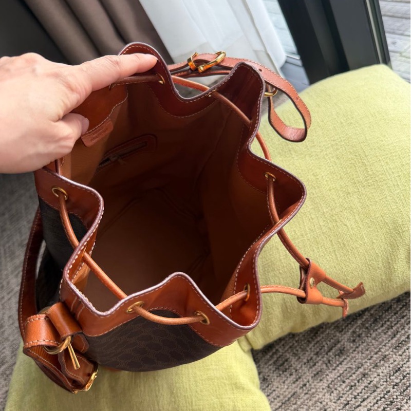 思琳 賽林 老花 水桶包 斜挎包 斜背包 側背包 中古孤品 Celine Macadam bucket bag 啡色老花 水桶袋 凱旋門-16