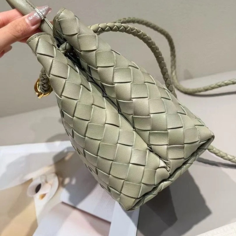 BV andiamo 洞石綠 編織包 小號20*25*10  9新 塵袋-3