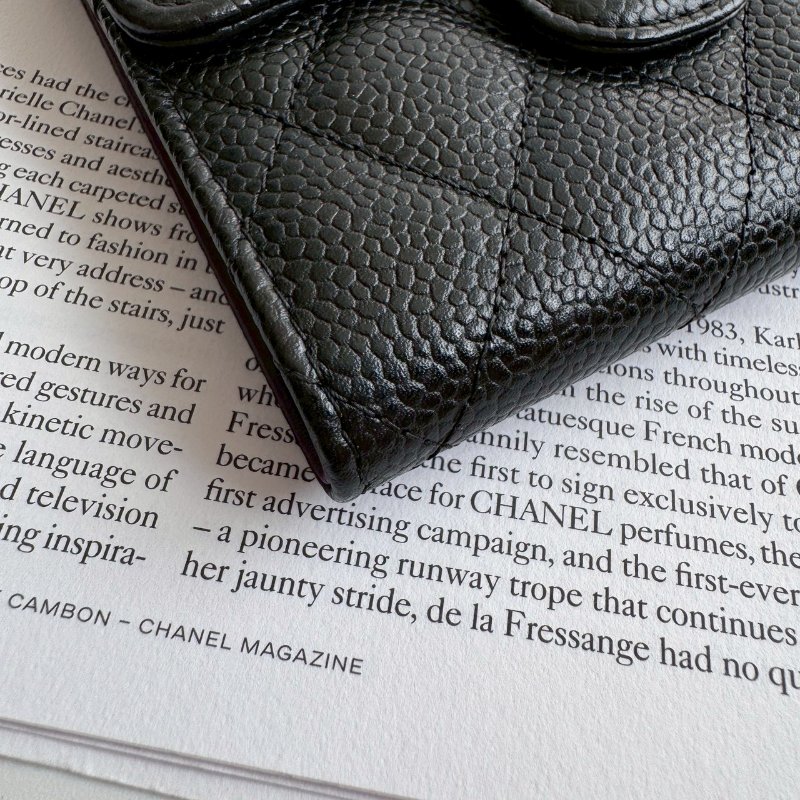 💥香香必買款 Chanel 黑色荔枝皮三折短夾-2