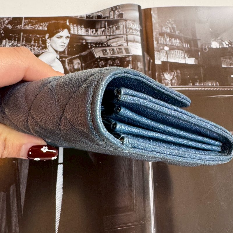 💖超好看的藍 Chanel 珠光寶石藍釦式中夾-5