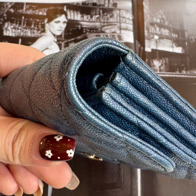 💖超好看的藍 Chanel 珠光寶石藍釦式中夾-7