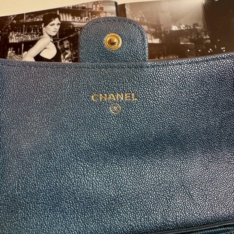 💖超好看的藍 Chanel 珠光寶石藍釦式中夾-14