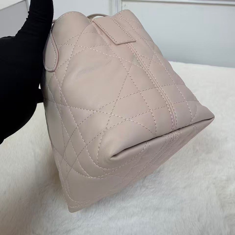 DIOR迪奧 Toujours土著包 胭脂粉色 金扣 牛皮 肩帶款斜挎包 CD Lock 扣環可拆卸肩帶 時尚女士單肩手提包-4