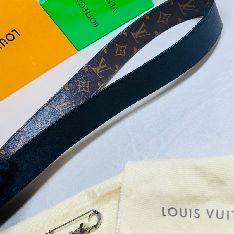 ‼️全台最甜近新美品LV新款寬背帶/肩帶 LouisVuitton 路易威登雙面用-4