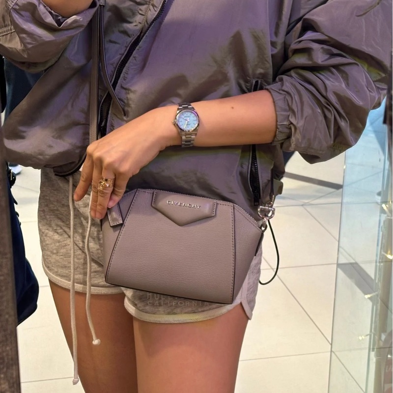 纪梵希 纪梵希包包 迷你 斜挎包 可拆 皮革肩帶  肩背  斜挎  givenchy Antigona crossbody bag grey-1