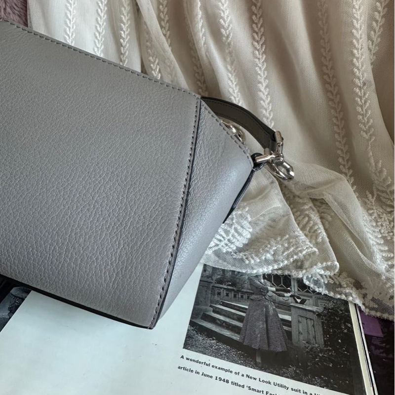纪梵希 纪梵希包包 迷你 斜挎包 可拆 皮革肩帶  肩背  斜挎  givenchy Antigona crossbody bag grey-13