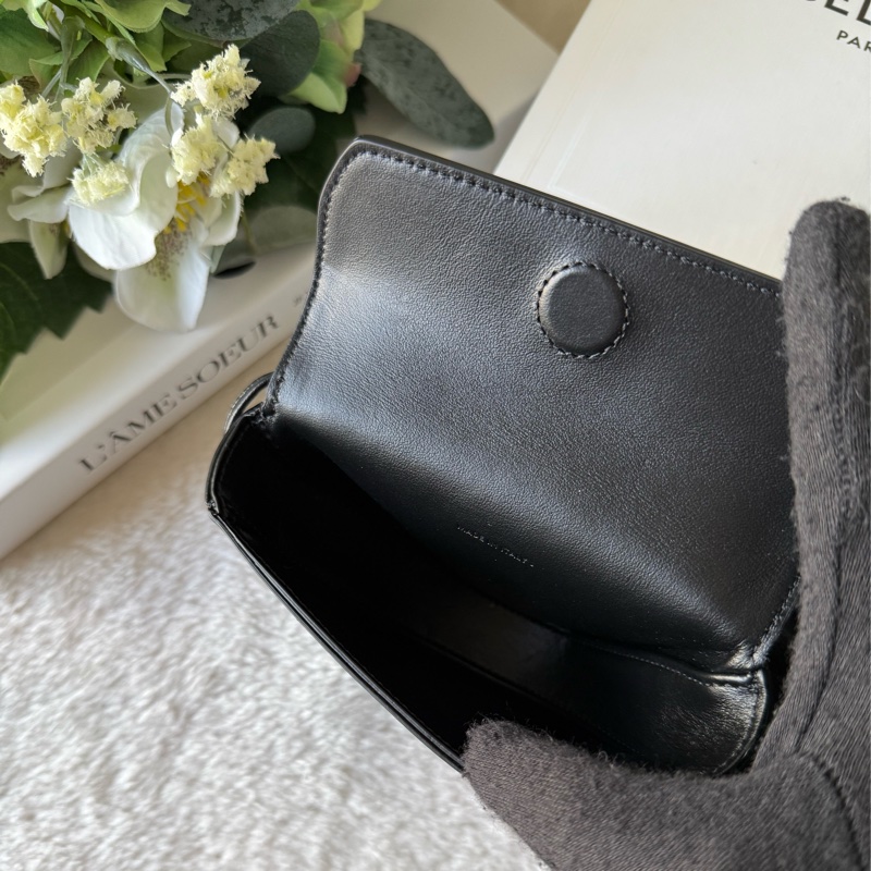 Logo 小牛皮超迷你斜背三角包(黑色)-7