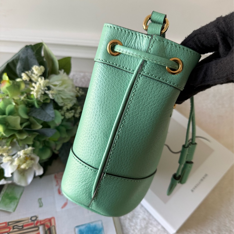 Ophidia 金色標誌水桶斜背包(Mini)(薄荷綠)-2