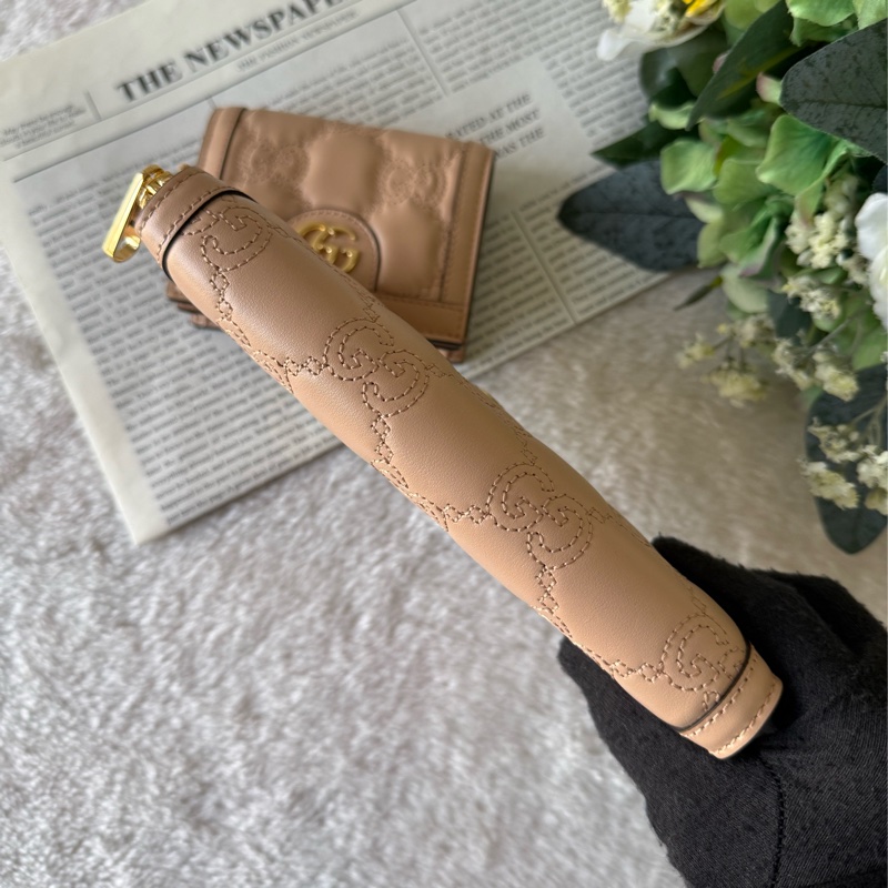 GG Logo 縫線設計ㄇ形拉鍊長夾(裸粉色)-5