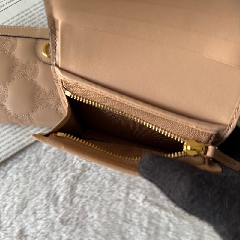 GG Logo 縫線設計二折卡片小短夾(灰粉色)-8