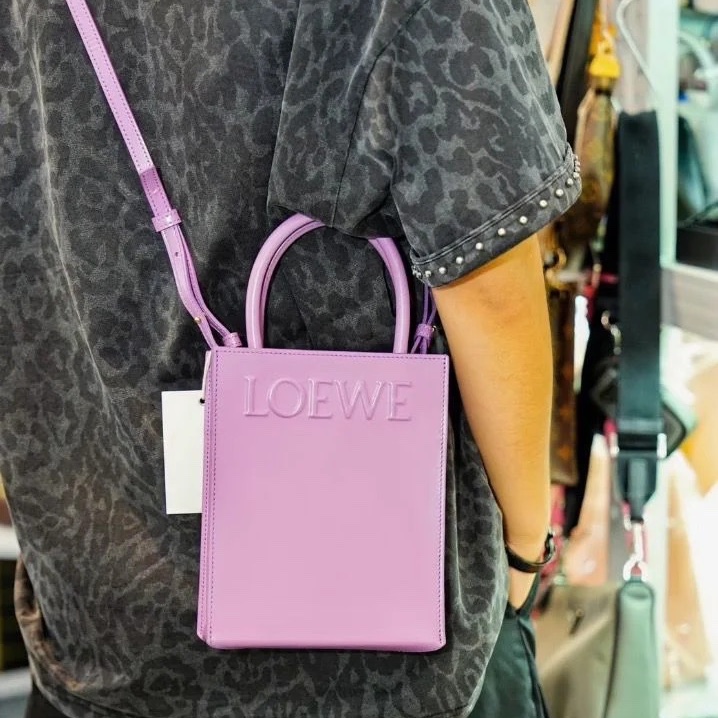 LOEWE A5系列 Logo印花壓紋 琴譜包托特包Tote包購物袋肩背斜背手提包 紫色17*6*21.5  95新 配件塵袋-1