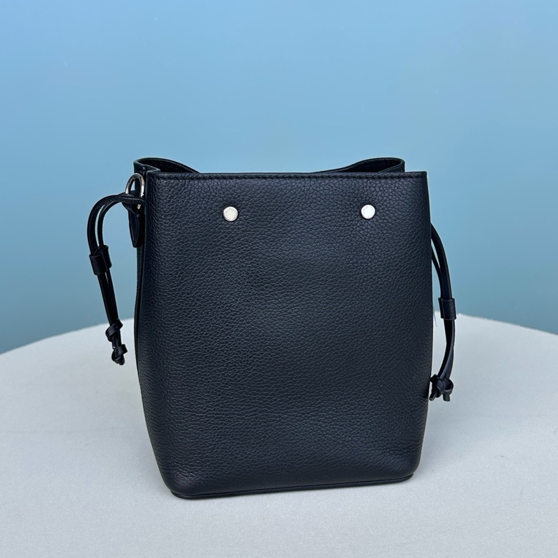 lv芯片款黑色牛皮lock me nano水桶斜挎包，尺寸13*16無附件-1