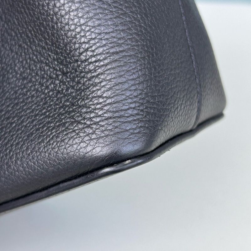 lv芯片款黑色牛皮lock me nano水桶斜挎包，尺寸13*16無附件-7