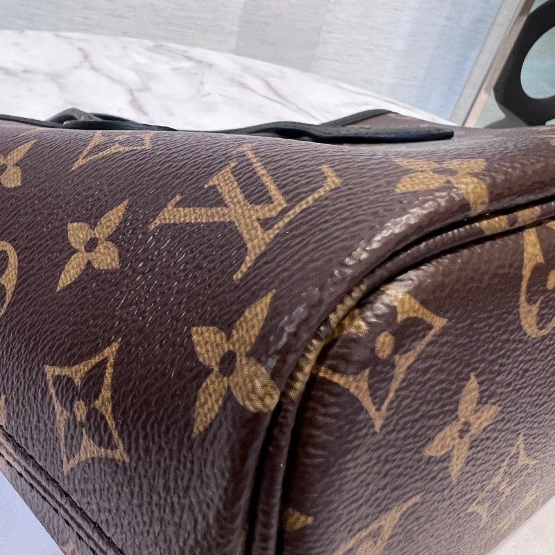 LV 原花拼黑牛皮雙面金釦Neverfull Inside Out BB-10