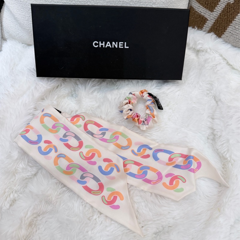 Chanel/ 絲綢髮圈與絲巾組（Silk Scrunchie and Scarf Set）-0