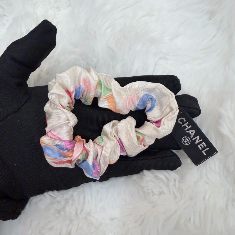 Chanel/ 絲綢髮圈與絲巾組（Silk Scrunchie and Scarf Set）-2